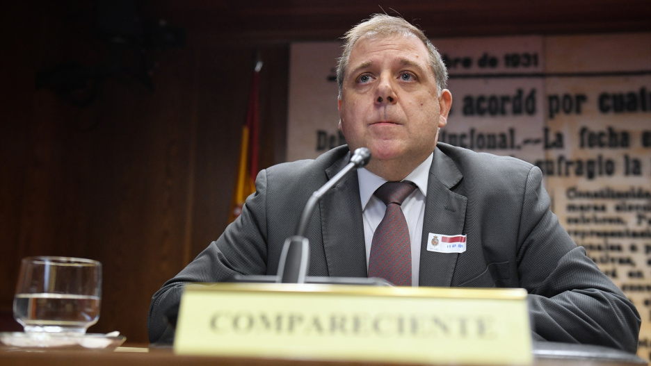 (Foto de ARCHIVO)
El consejero de la sociedad española de participaciones industriales (SEPI) y expresidente de correos y telégrafos, Juan Manuel Serrano Quintana, comparece en la Comisión de Investigación del ‘caso Koldo’, en el Senado, a 15 de septiembre de 2025, en Madrid (España). Serrano Quintana comparece para informar en relación con el objeto de la comisión de investigación sobre los contratos, licencias, concesiones, ayudas y otras operaciones del gobierno y del sector público, relacionadas con la intermediación de Koldo García Izaguirre.

Fernando Sánchez / Europa Press
15/9/2025