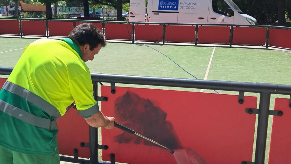 Pintadas en las inmediaciones del hospital de Cuenca.