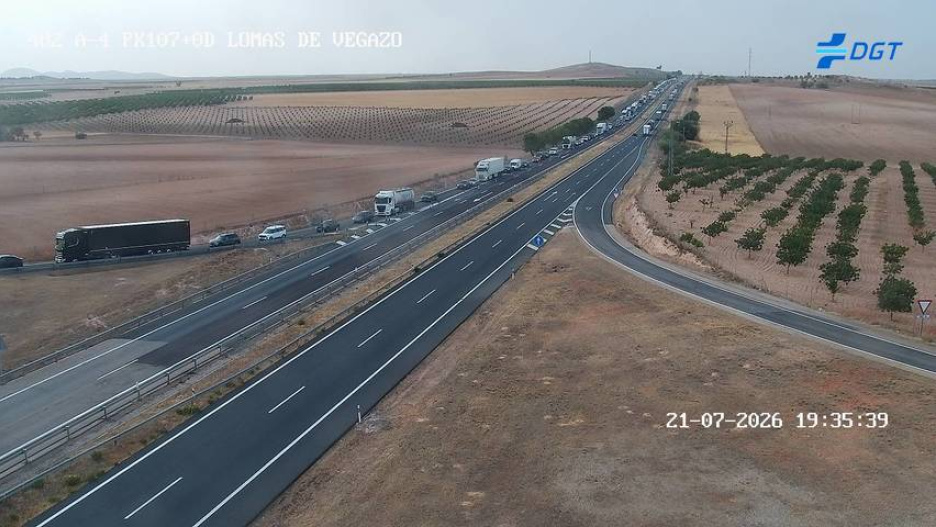 Situación del tráfico en la A-4 a la altura de Lomas de Vegazo (Toledo) a las 19:35 horas de esta tarde de martes 21 de julio