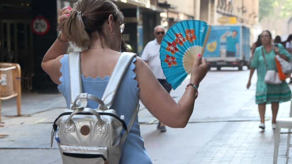 (Foto de ARCHIVO)
Mujer con abanico por las altas temperaturas en Zaragoza

EUROPA PRESS
13/7/2026