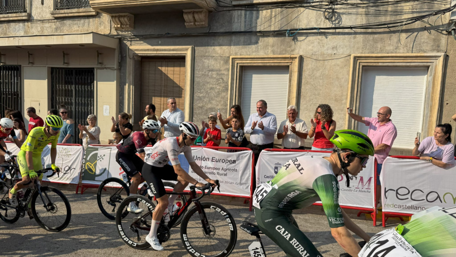 Imagen de una de las etapas de la I Vuelta Ciclista a Castilla-La Mancha Leader.