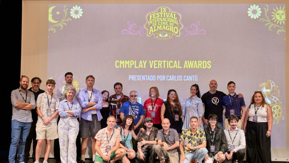 Foto de familia del jurado y de los candidatos que han presentado sus proyectos en el certamen CMMPlay Vertical Awards 2026.