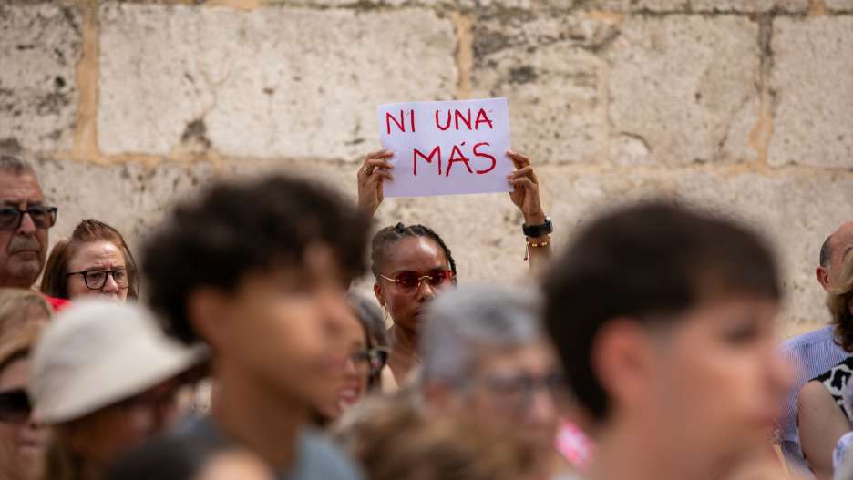 Minuto de silencio por el asesinato machista en Alameda de la Sagra el pasado mes de julio.