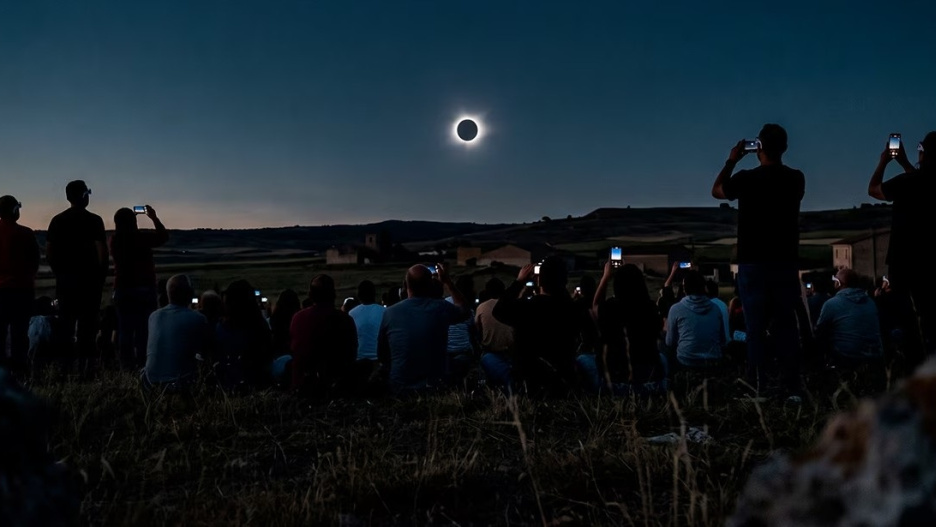 Eclipse

REMITIDA / HANDOUT por BBVA RESEARCH
Fotografía remitida a medios de comunicación exclusivamente para ilustrar la noticia a la que hace referencia la imagen, y citando la procedencia de la imagen en la firma
21/8/2026