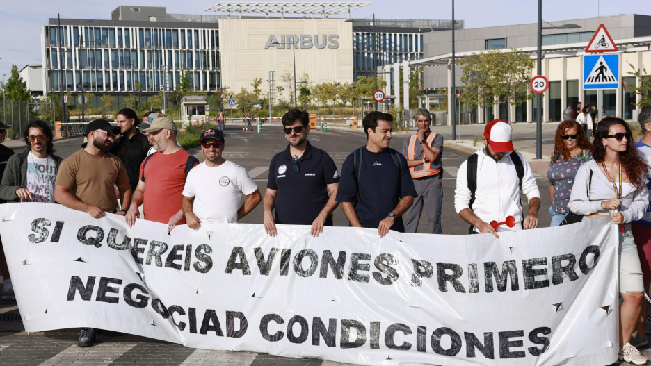 GETAFE (MADRID), 25/08/2026.- Los trabajadores de Airbus inician este martes una huelga indefinida para reclamar mejores condiciones salariales y sociales, tras rechazar las peticiones de la dirección. EFE/ Chema Moya