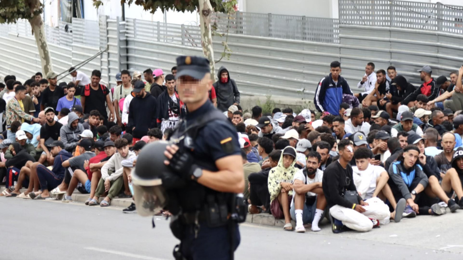 Se mantiene la tensión en Ceuta en medio de la crisis migratoria en la ciudad autónoma