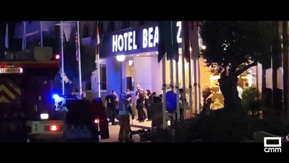 Momento del desalojo del hotel.