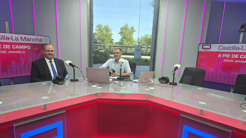 Entrevista al consejero de Agricultura, Julián Martínez Lizán, en el programa 'A pie de campo' de Radio Castilla-La Mancha