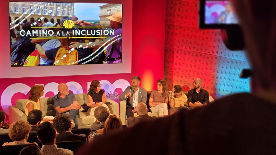 Mesa redonda durante el preestreno del documental 'Camino a la inclusión'