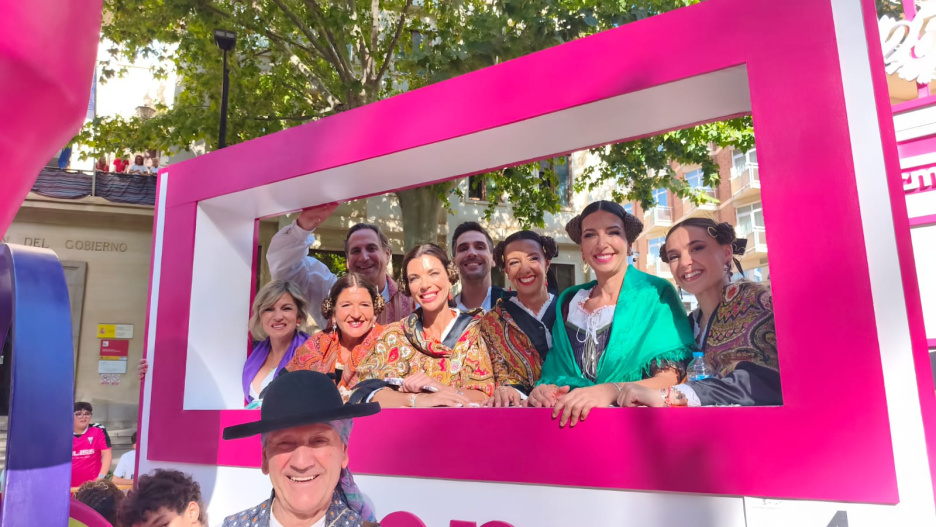 Los presentadores de CMM participan en la tradicional Cabalgata de la Feria de Albacete