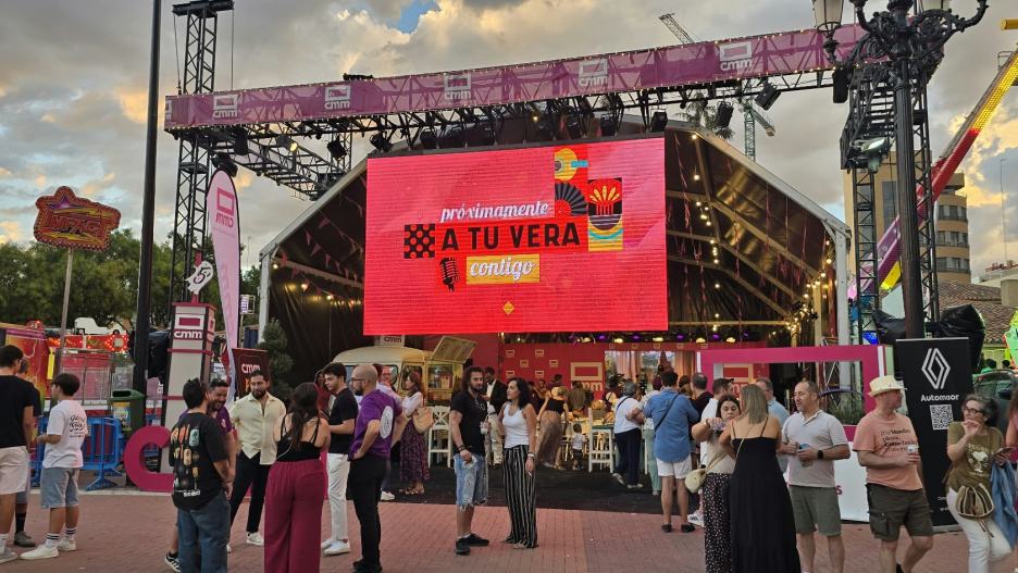 La carpa de CMM ha sido un punto de encuentro para los ciudadanos en la Feria de Albacete