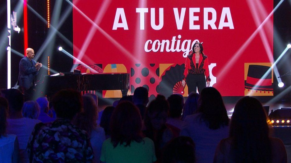 Diana Navarro junto al Maestro Rabay en una de las audiciones de 'A tu vera contigo'
