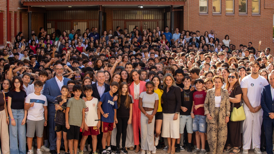 DISCLAIMER: "Conforme a la legislación española vigente las imágenes de menores de edad deben de ser pixeladas, por lo que queda a discreción de cada medio de comunicación la publicación y la pixelación o no de estas imágenes. Europa Press queda totalmente exonerada frente a cualquier reclamación que pueda recibir en relación a la publicación sin pixelar de las mismas, debiendo el medio de comunicación hacerse cargo de dicha reclamación."

La Reina Letizia durante la apertura del curso de formación profesional 2026/2027, en el I.E.S. Ribera del Tajo, a 25 de septiembre de 2026, en Talavera de la Reina, Toledo, Castilla-La Mancha (España). El alumnado de FP sigue creciendo este curso escolar 2026/2027, con una subida del 3,1%, hasta los 1.248.046 alumnos. En términos absolutos son 36.984 estudiantes más que el curso pasado. El Grado Básico crece un 4,1%, hasta los 89.802 escolares, el Grado Medio sube un 2,3%, hasta los 485.341, y el Grado Superior lo hace un 3,3%, hasta los 661.547.