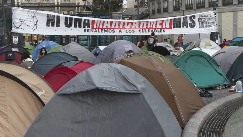 acampadas en la madrileña Puerta del Sol en protesta por la situación de la vivienda.