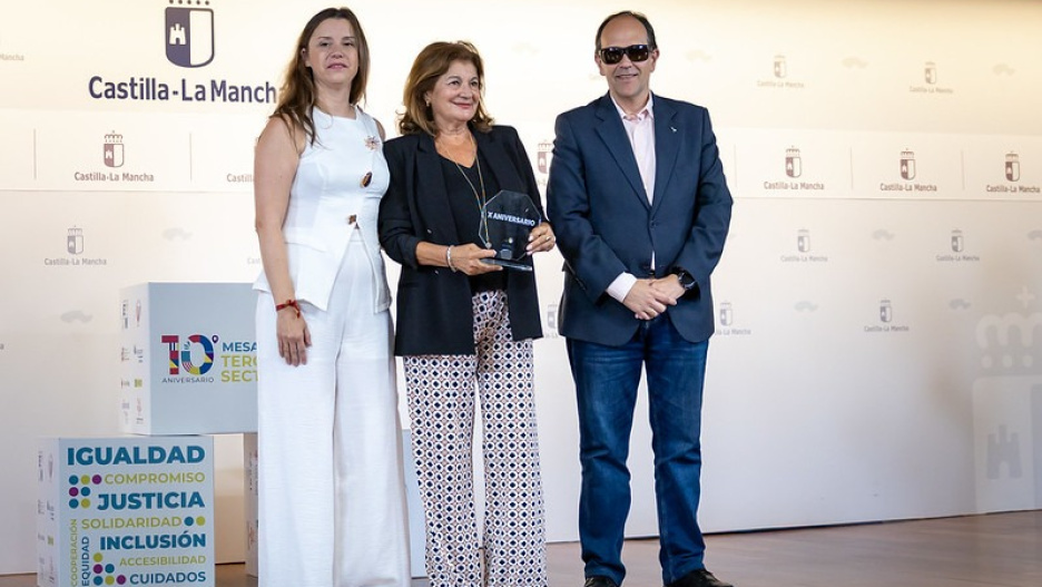 Carmen Amores recoge el reconocimiento de la Mesa del Tercer Sector de Castilla-La Mancha
