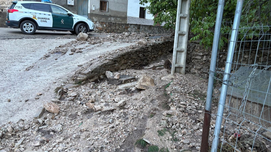 Carretera cortada en Fuente de la Carrasca.