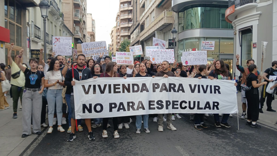 Miles de personas salen a la calle en Albacete para manifestarse por su derecho a la vivienda