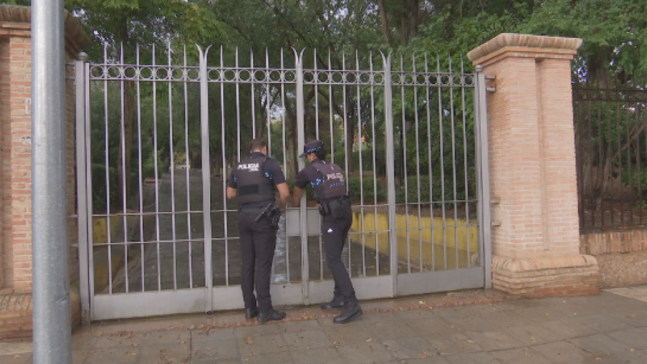 Policia_Toledo_cierra_Parque