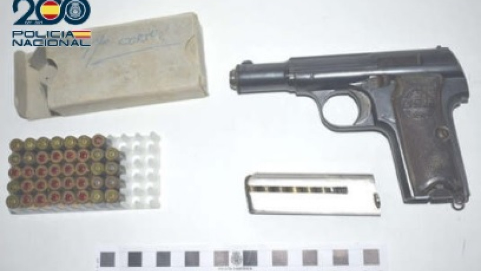 Armas incautadas al principal acusado del tiroteo.