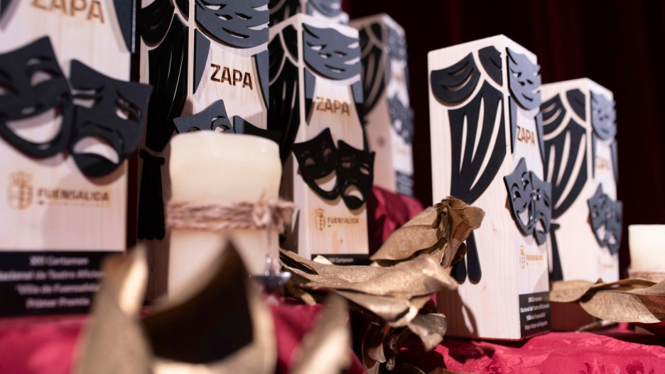 Trofeos del Certamen Nacional de Teatro Aficionado de Fuensalida, organizado por el grupo de Teatro Zapa.