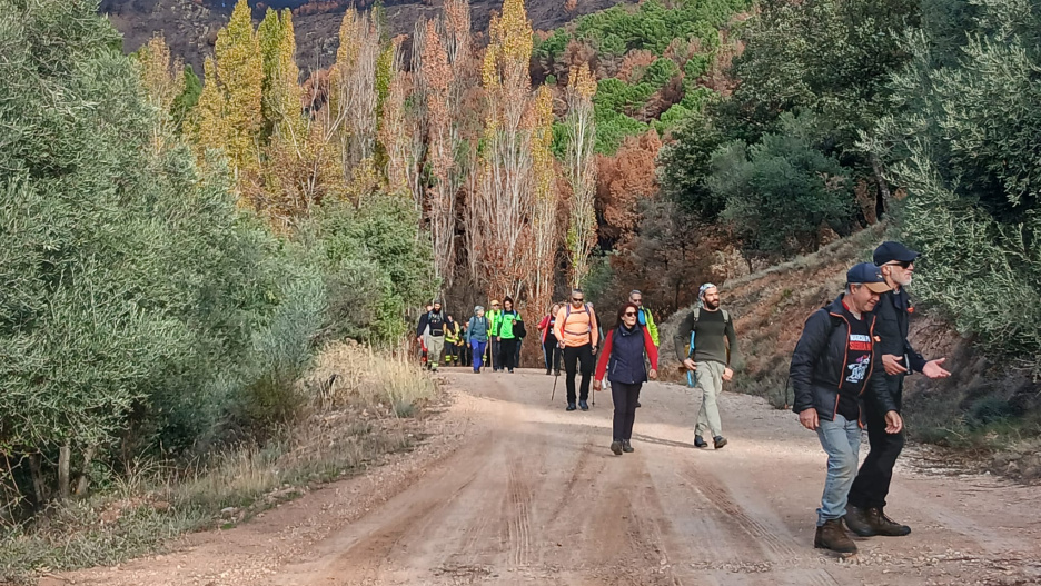 Participantes en la marcha convocada por la zona afectada por el incendio de la Sierra Norte de Guadalajara