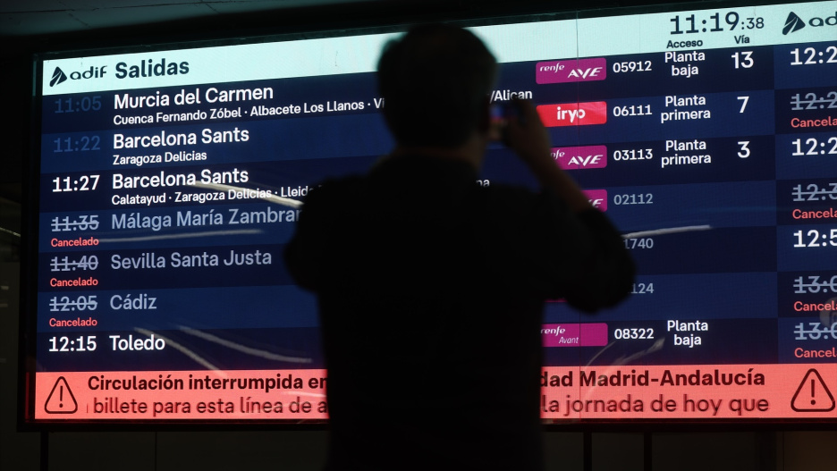 Pantallas con la información de los trenes, en la estación Madrid Puerta de Atocha Almudena Grandes, a 28 de octubre de 2026, Madrid (España).