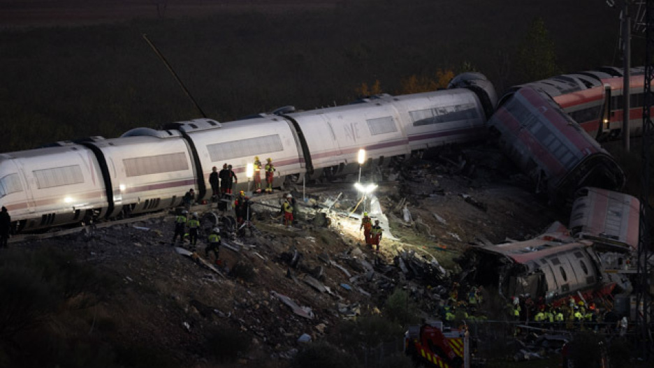 Durante toda la noche han continuado trabajando en la zona del accidente.