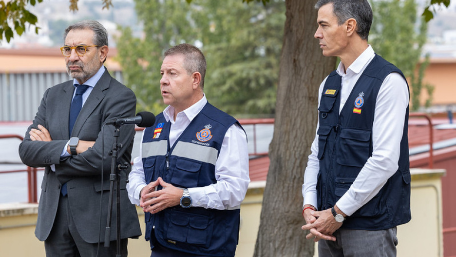 El jefe del Ejecutivo autonómico, Emiliano García-Page, preside, en las instalaciones del Servicio de Atención y Coordinación de Urgencias y Emergencias 1-1-2 Castilla-La Mancha en Toledo, la reunión del Centro de Coordinación Operativa Integrada (CECOPI).