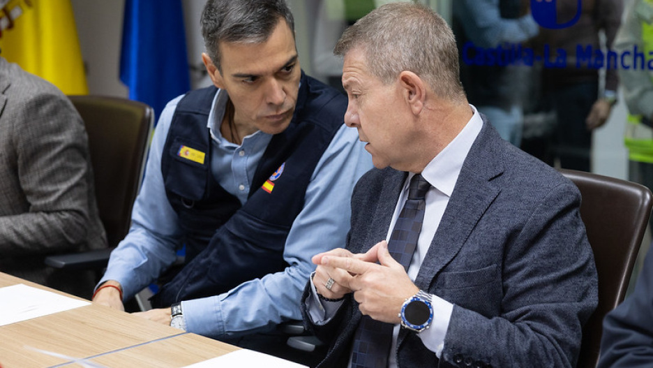 Toledo, 30 de octubre de 2026.- El jefe del Ejecutivo autonómico, Emiliano García-Page, preside, en las instalaciones del Servicio de Atención y Coordinación de Urgencias y Emergencias 1-1-2 Castilla-La Mancha en Toledo, la reunión del Centro de Coordinación Operativa Integrada (CECOPI) por el accidente ferroviario de Urda.