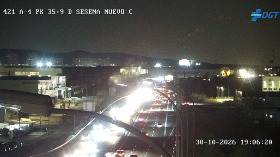Estado de la carretera A-4 a su paso por Seseña en las primeras horas de la Operación Salida por el puente de Todos los Santos