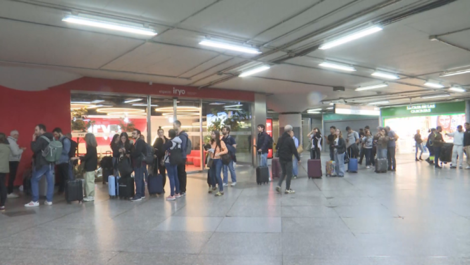 Colas en Atocha este viernes 30 de octubre, inicio de puente, por retrasos en los trenes a Ciudad Real y Puertollano