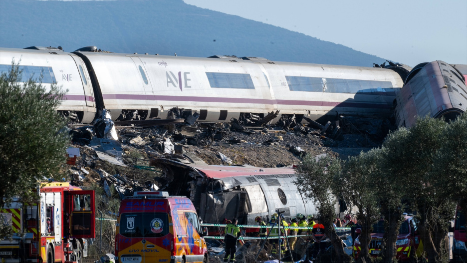 Momento en el que llegaron los primeros auxilios al accidente ferroviario en Urda, Toledo

Urda, Toledo,