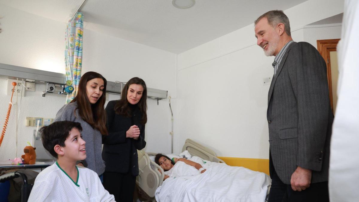 Primer día de luto oficial con la visita de los reyes a Adamuz y ...