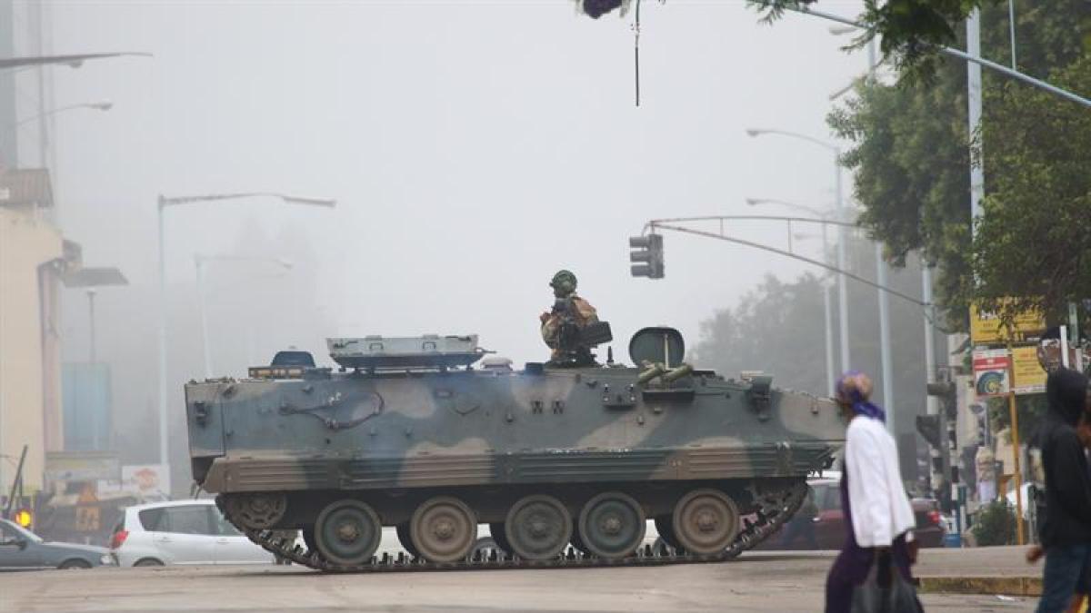 El Ejército toma el control de Zimbabue: el presidente, en arresto ...