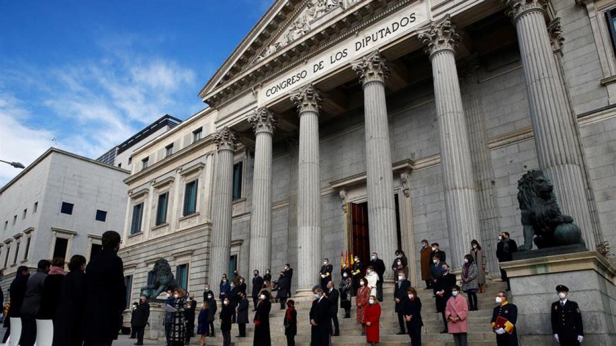 Gobierno y oposición se arrogan el respeto a la Constitución en su ...