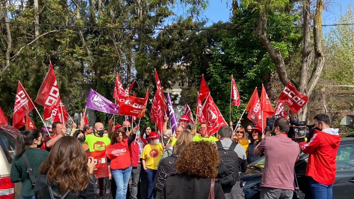 UGT y CCOO se movilizan en Toledo para "salvar" el servicio de Correos ...