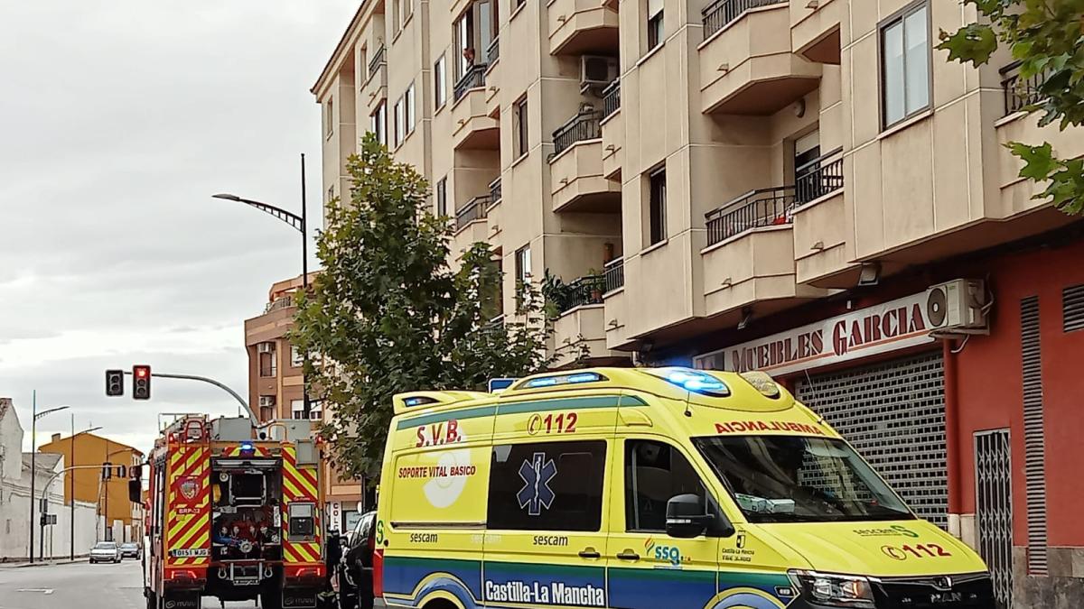 Trasladado al hospital un hombre por inhalar humo en el incendio de su ...